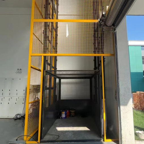 都昌导轨式升降机助力物流园破解运输难题