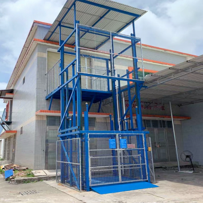都昌建材厂室外升降货梯安装
